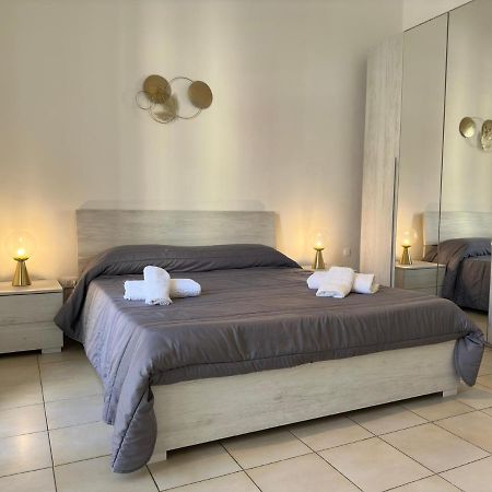 Cconforthotels Appartamento Crispi Барі Екстер'єр фото