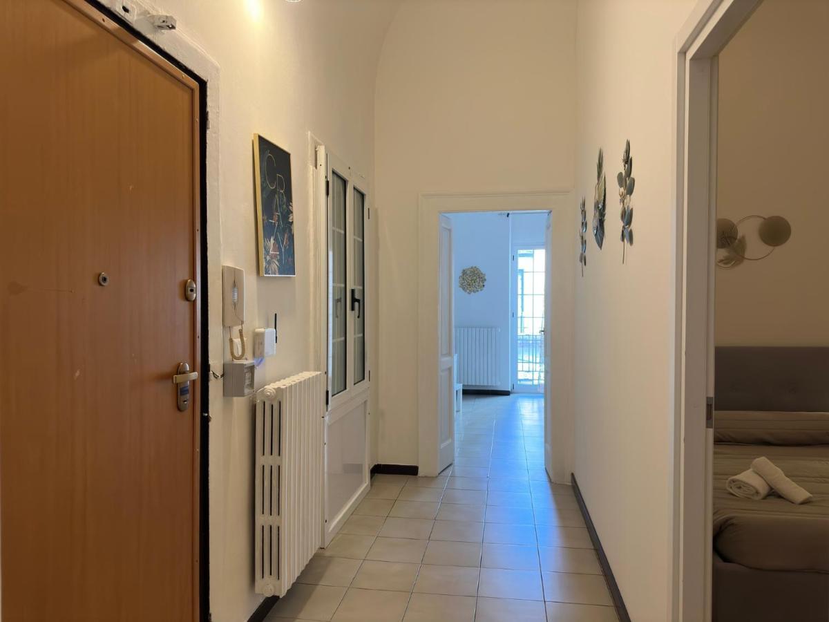 Cconforthotels Appartamento Crispi Барі Екстер'єр фото