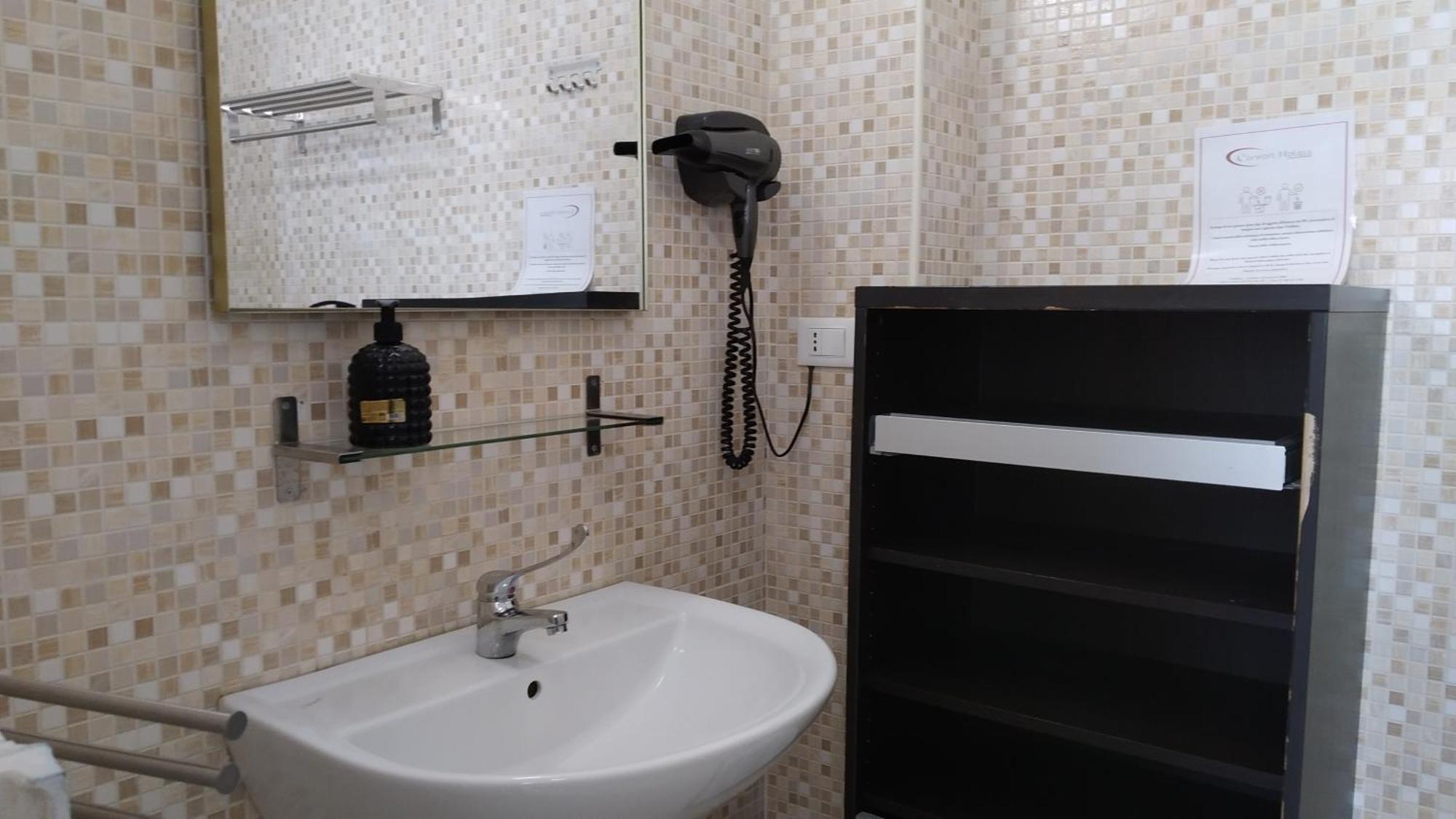 Cconforthotels Appartamento Crispi Барі Екстер'єр фото